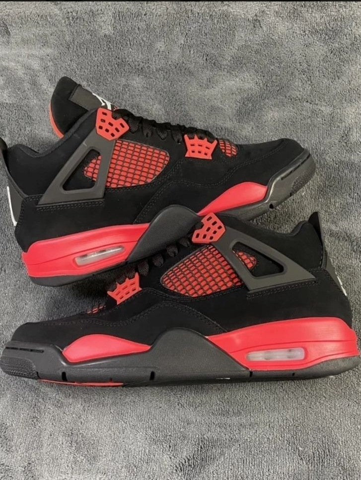 Nike Jordan 4s